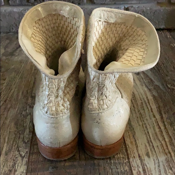 Boots - Picture 3 of 6